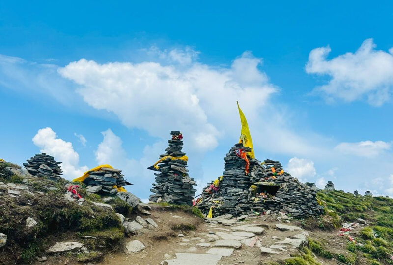 Lush green trail from Lyuti Bugyal to Panar with cloudy skies – Rudranath Trek