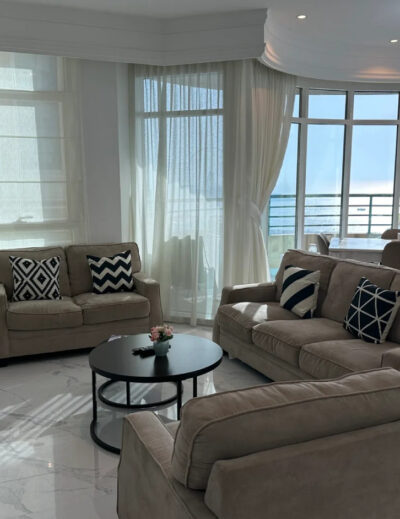 Perla Hostel Dubai Marina common area