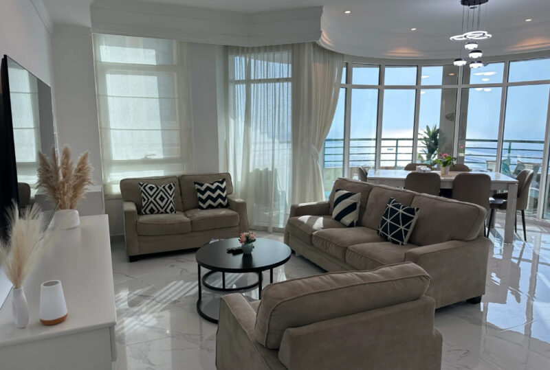 Perla Hostel Dubai Marina common area