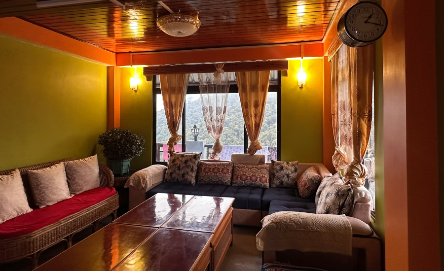 Cozy café-style setup inside Gurdum homestay