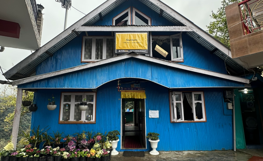 Beautiful flower-filled homestay in Gurdum village