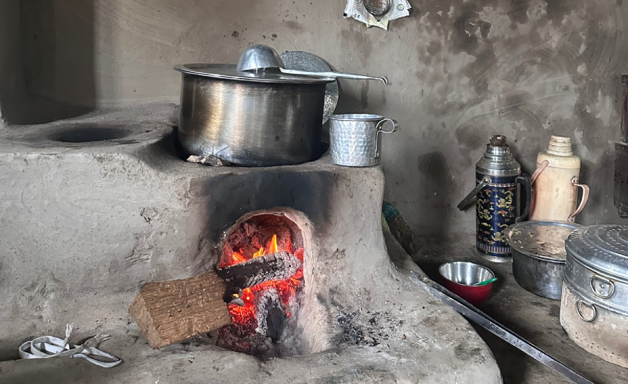 Traditional mud stove kitchen experience in Rammam homestay